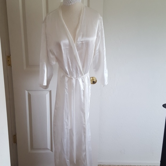 Oscar De La Renta Off white Robe Sz Large EUC - Picture 1 of 4
